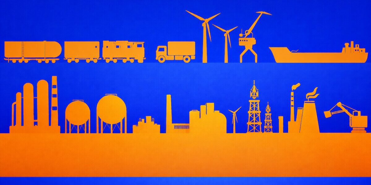 Industriesilhouette mit Transport, Energieanlagen und digitalem Raster in Blau und Orange als Symbol für Nationale Sichtbarkeit und strukturierte überregionale Präsenz im digitalen Raum.